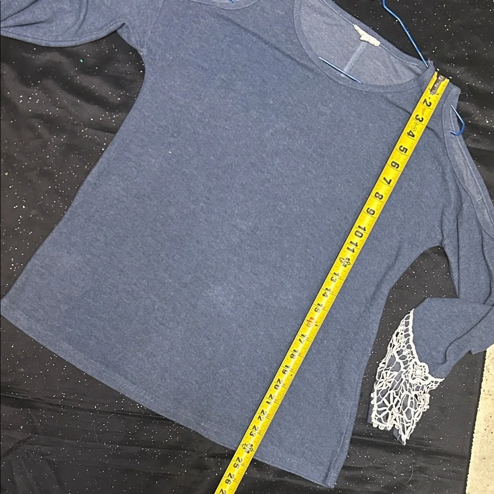 *DONATED*  Women's Blue Lace Accent Top
